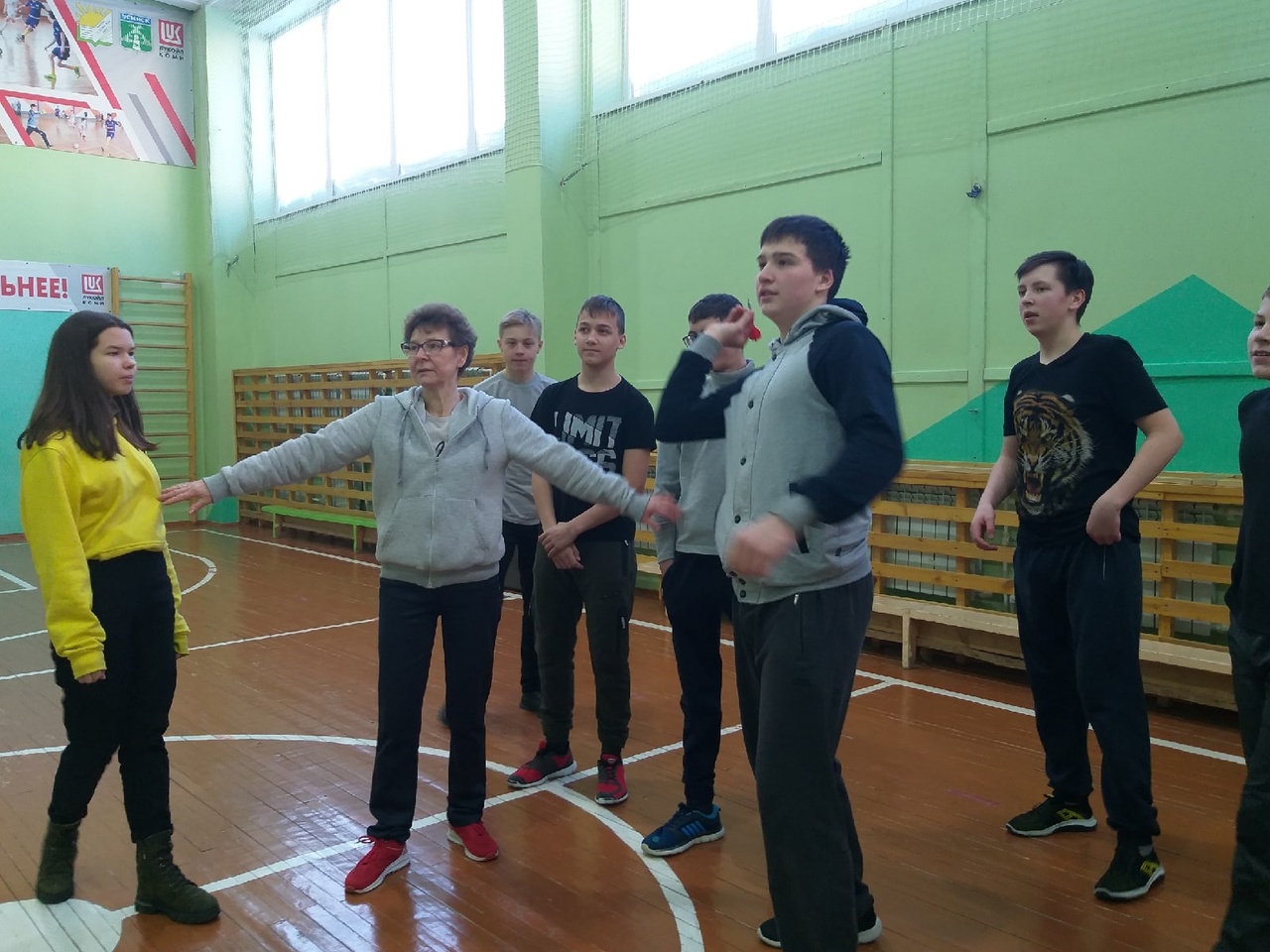 На уроке физкультуры